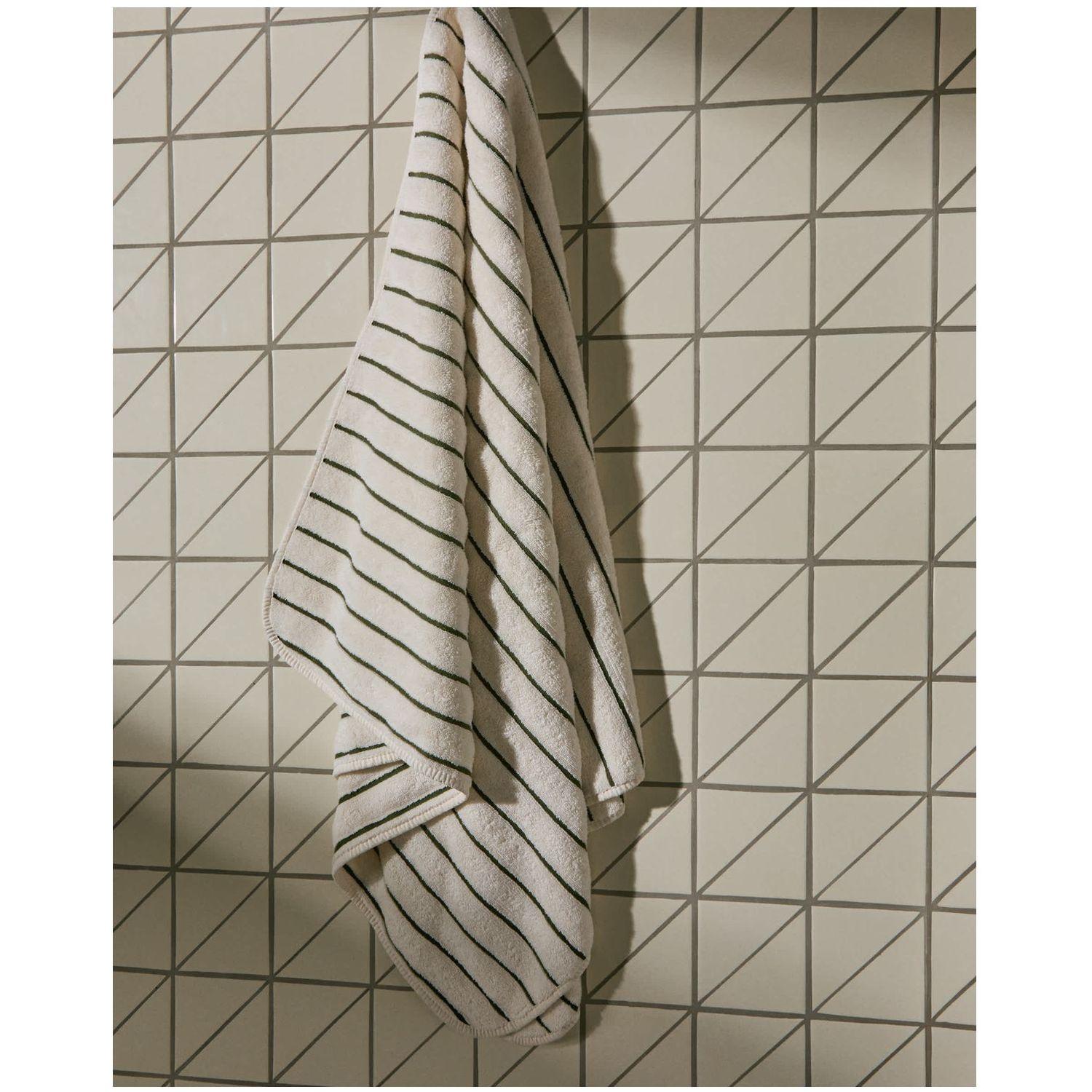 Handtuch Dorane aus 100 % Baumwolle mit grünen Streifen 70 x 140 cm