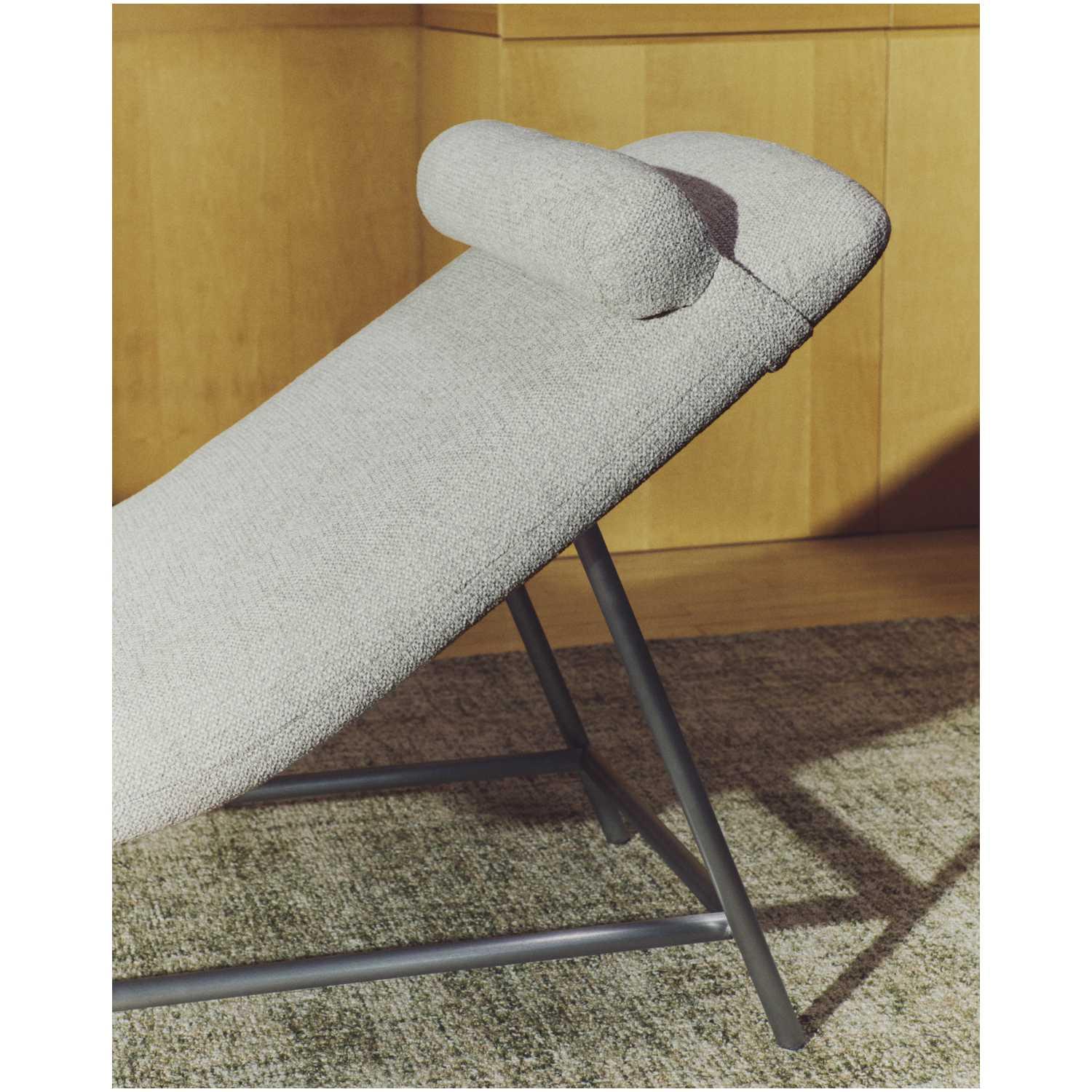 Liege Divan Osla mit beiger Chenille und Beinen aus gebürstetem Edelstahl 175 cm
