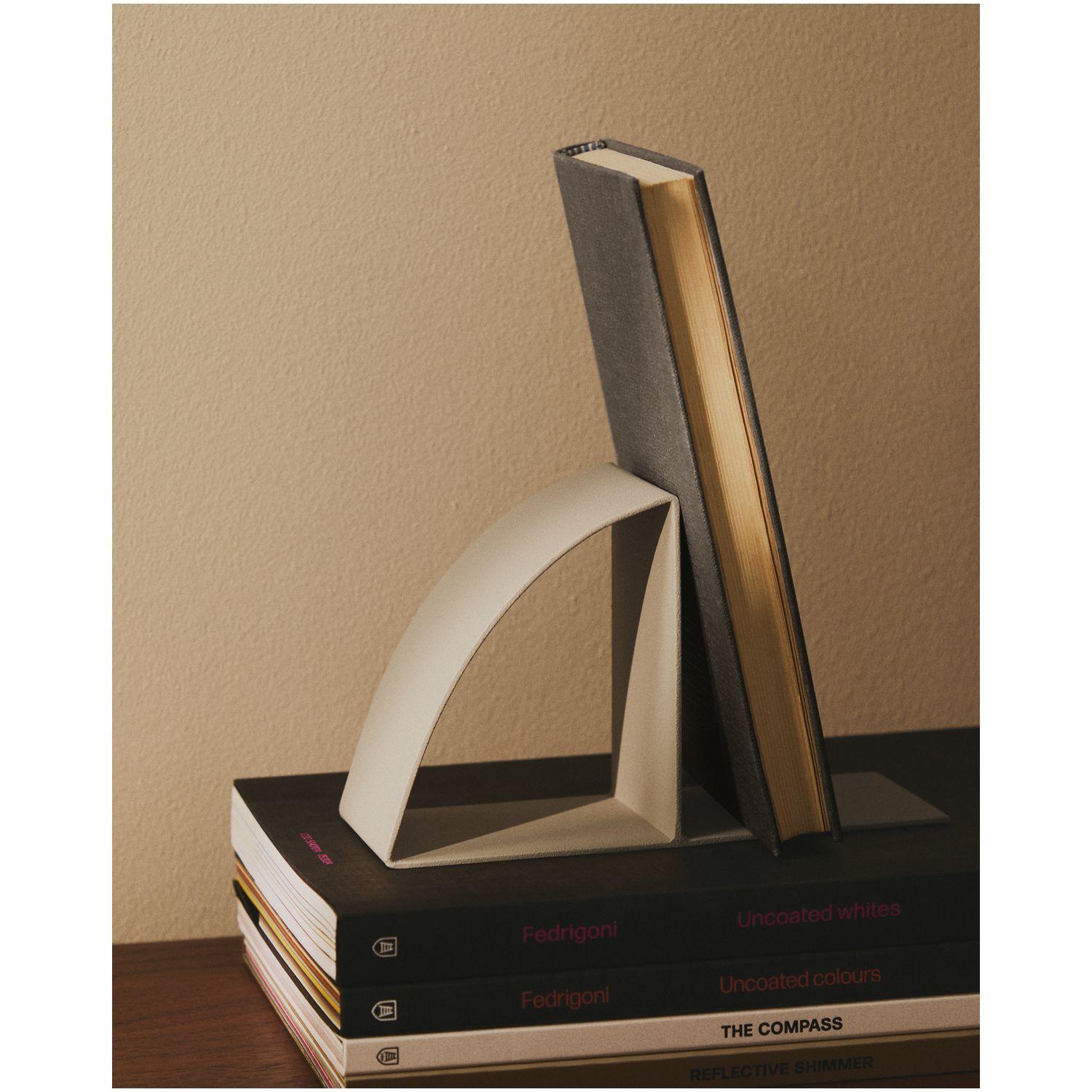 Buchstütze Mistra aus Eisen in Beige