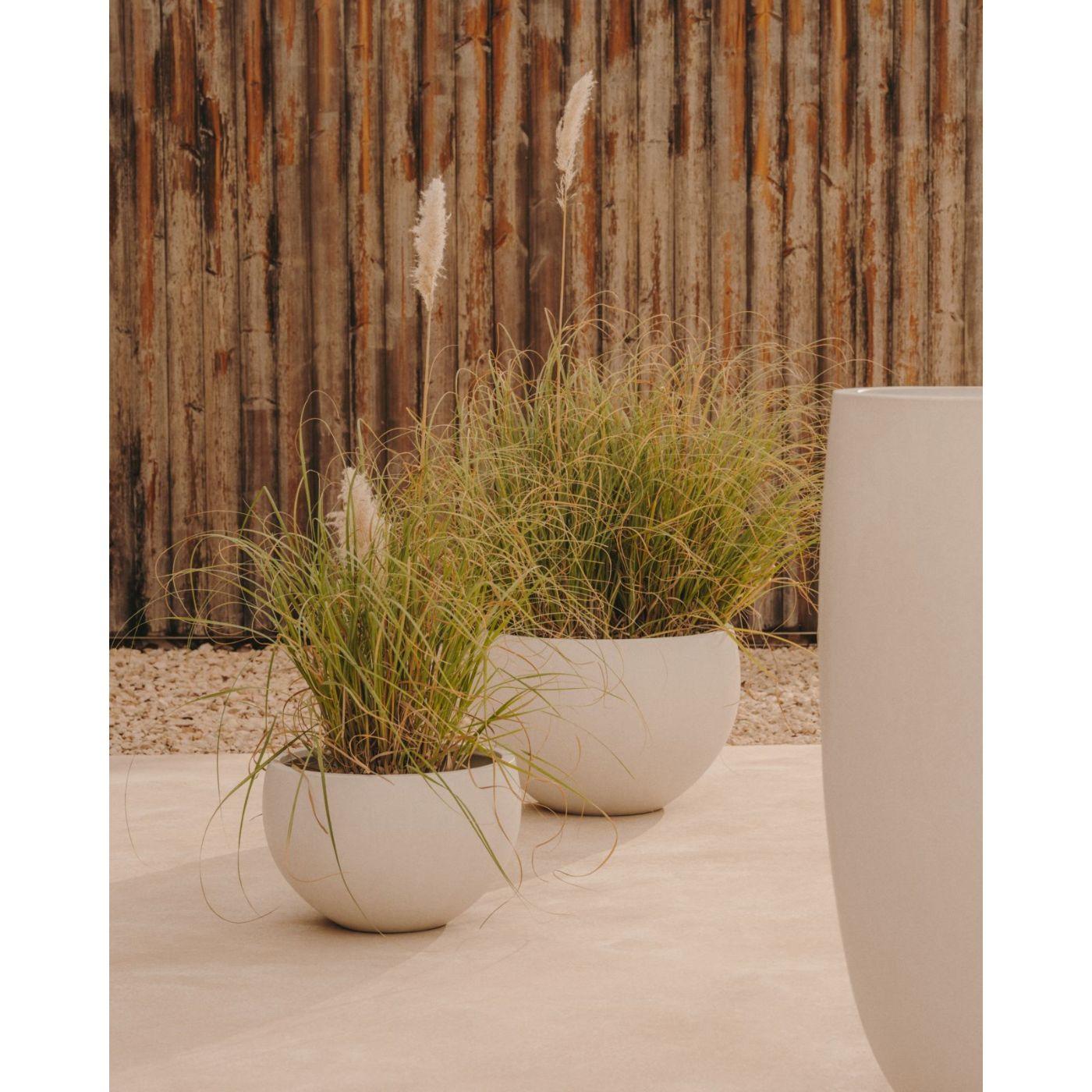 Blumentopf Grau aus weissem Beton 72x72