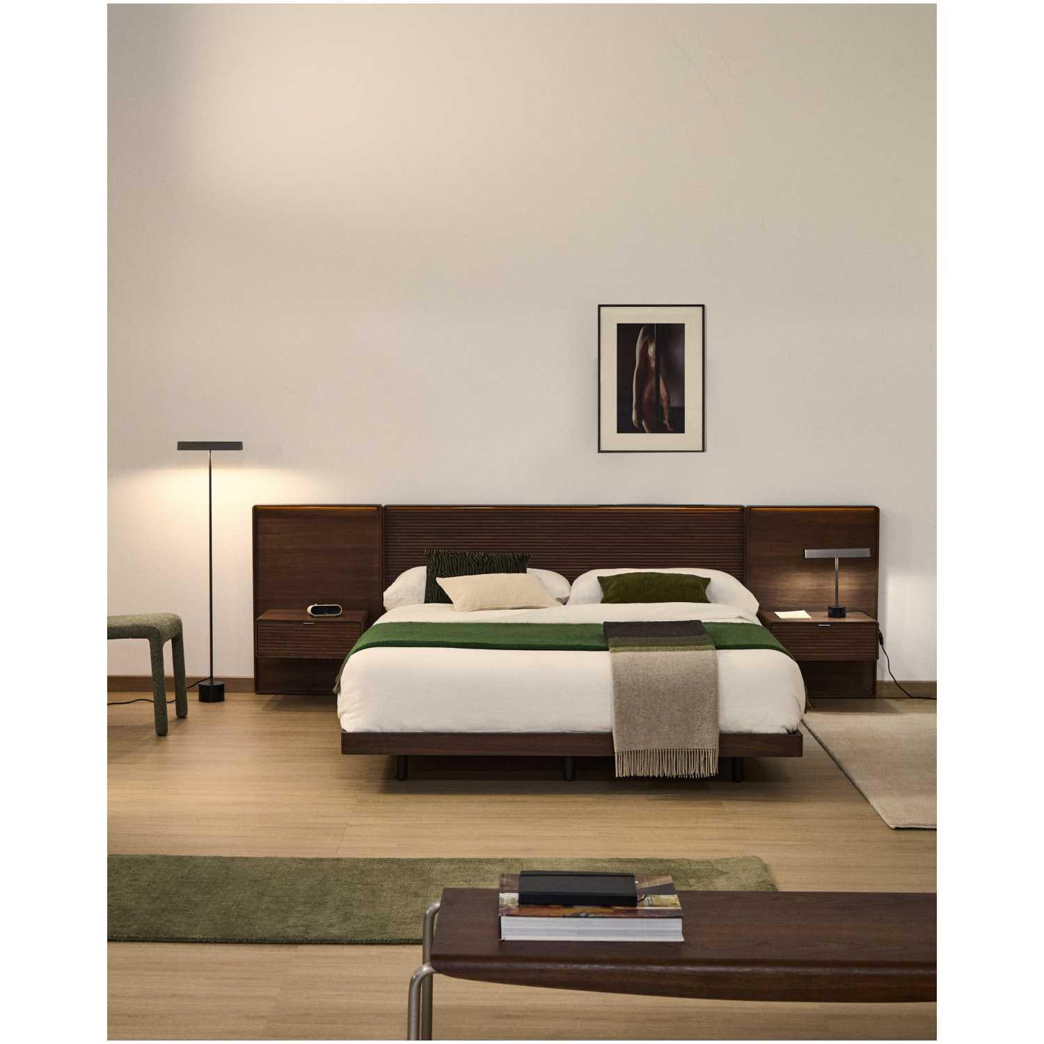 Bett Norlen mit zwei Nachttischen aus Nussbaumfurnier mit dunklem Finish und LED-Licht für Matratzen 160x200 FSC Mix Credit