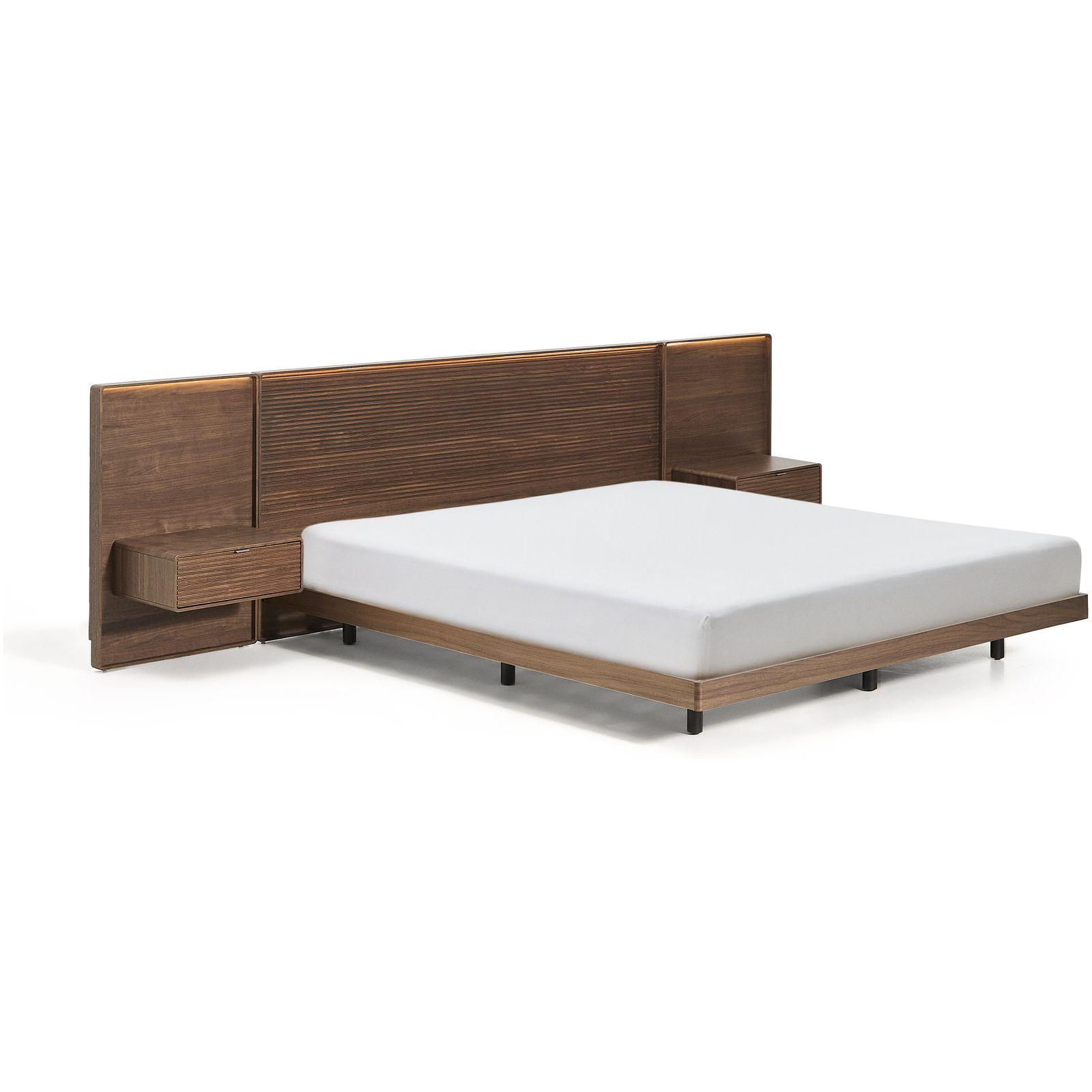 Bett Norlen mit zwei Nachttischen aus Nussbaumfurnier mit dunklem Finish für Matratzen 180