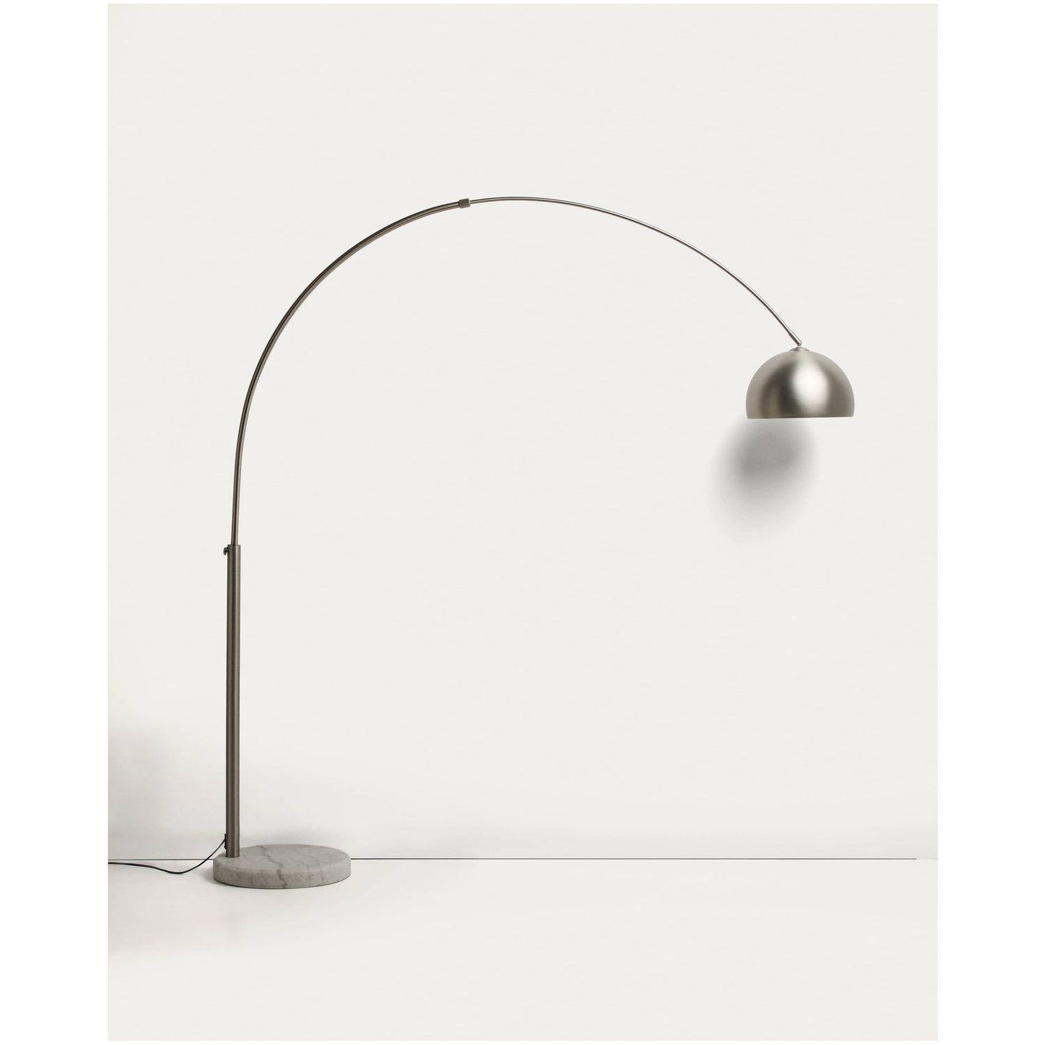 Bogenlampe Stehlampe Madali aus Stahl mit silbernem gebürstetem Finish und weissem Marmor