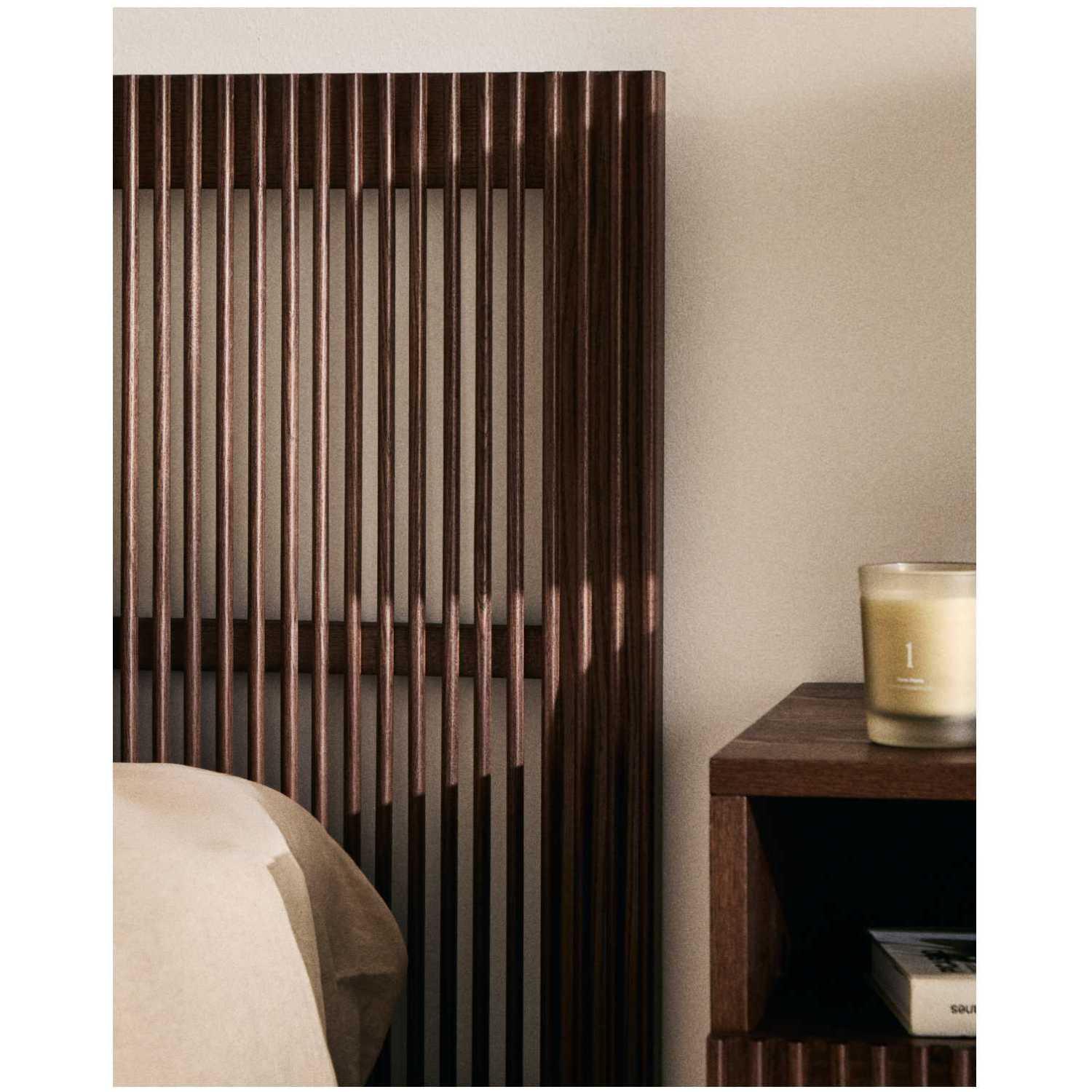 Bettkopfteil Beyla aus massivem Eschenholz mit nussbaumfarbenem Finish für 160cm Betten FSC 100%