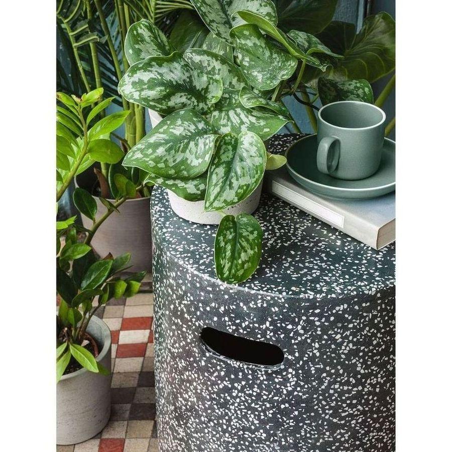 Jenell Outdoor Hocker aus Terrazzo schwarz 35x35