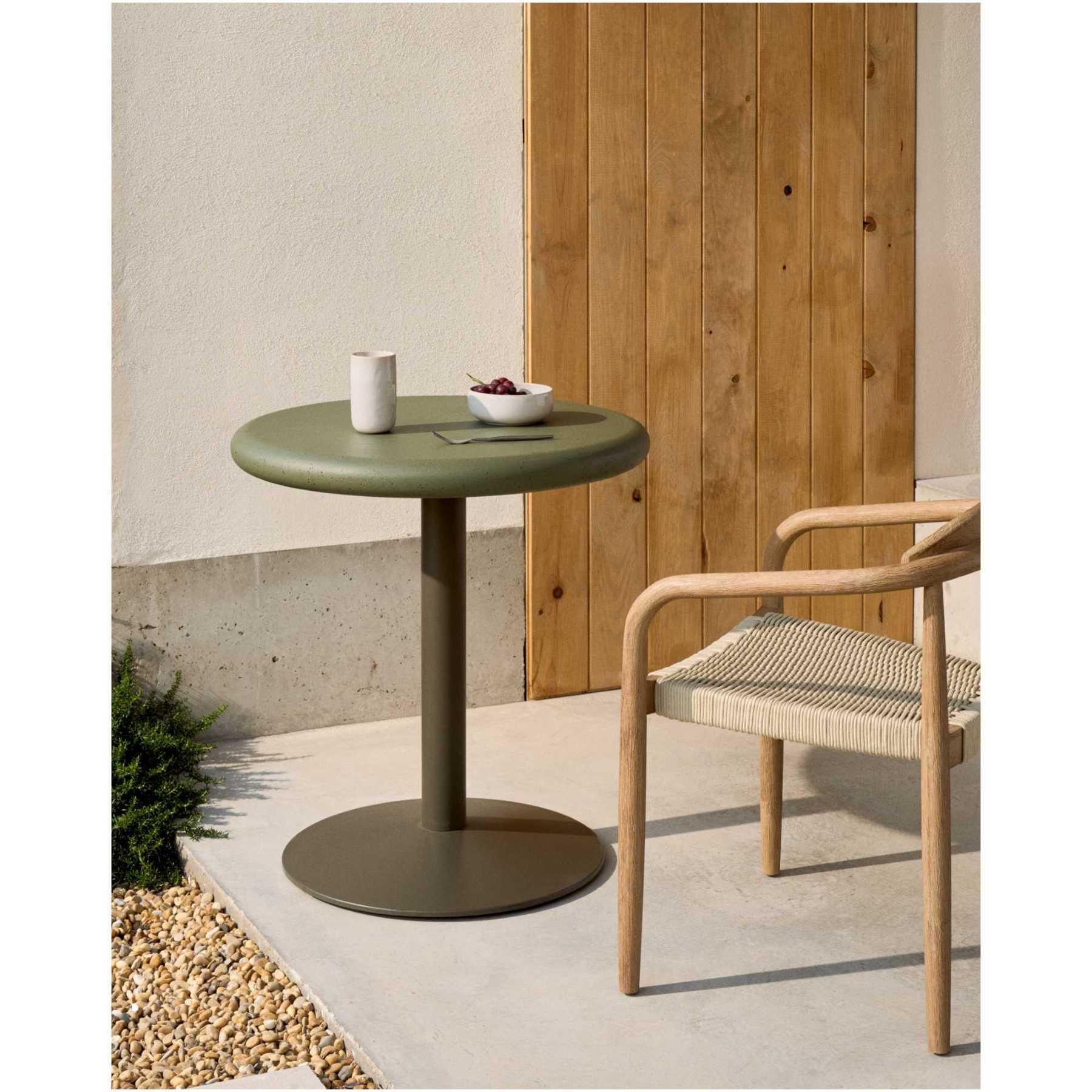 Runder Outdoor-Tisch Esilda mit Tischplatte aus grünem Zement Ø 70 cm und grünem Stahlfuss Ø 55 x 72 cm