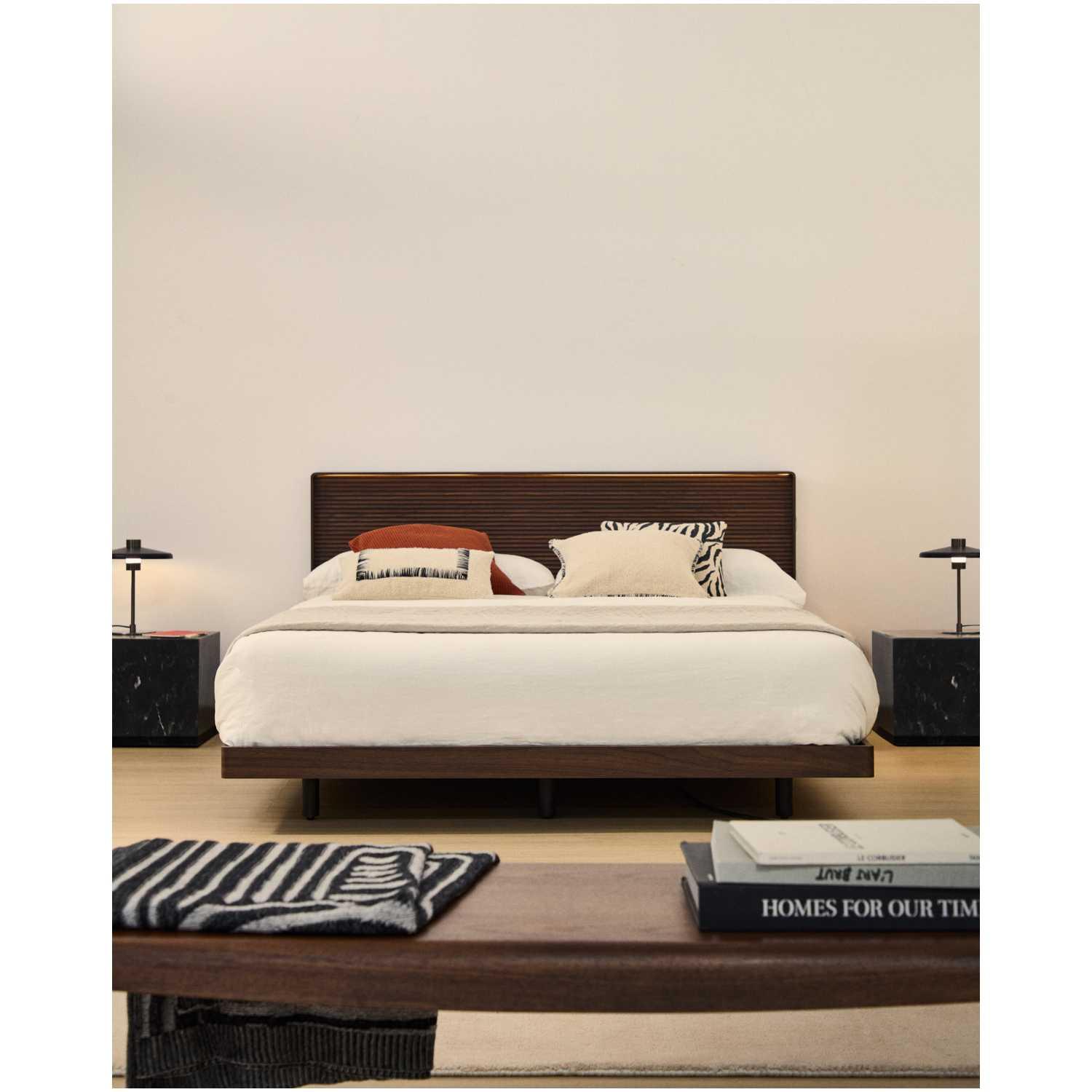 Bett Norlen Nussbaumfurnier mit dunklem Finish und LED-Licht für Matratzen 160x200 FSC Mix Credit