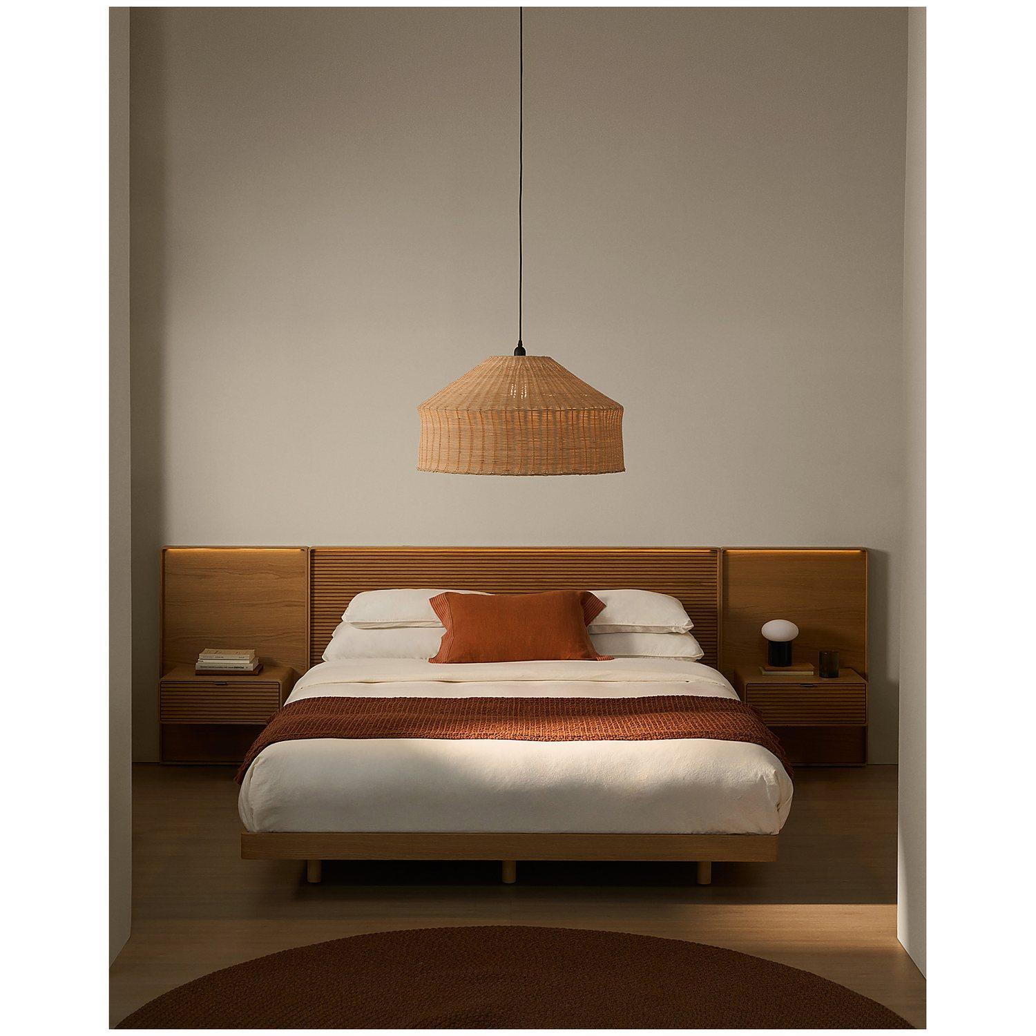 Bett Norlen mit 2 Nachttischen aus Eichenfurnier mit naturfarbenem Finish und LED-Licht für Matratzen 180x200 FSC Mix Credit