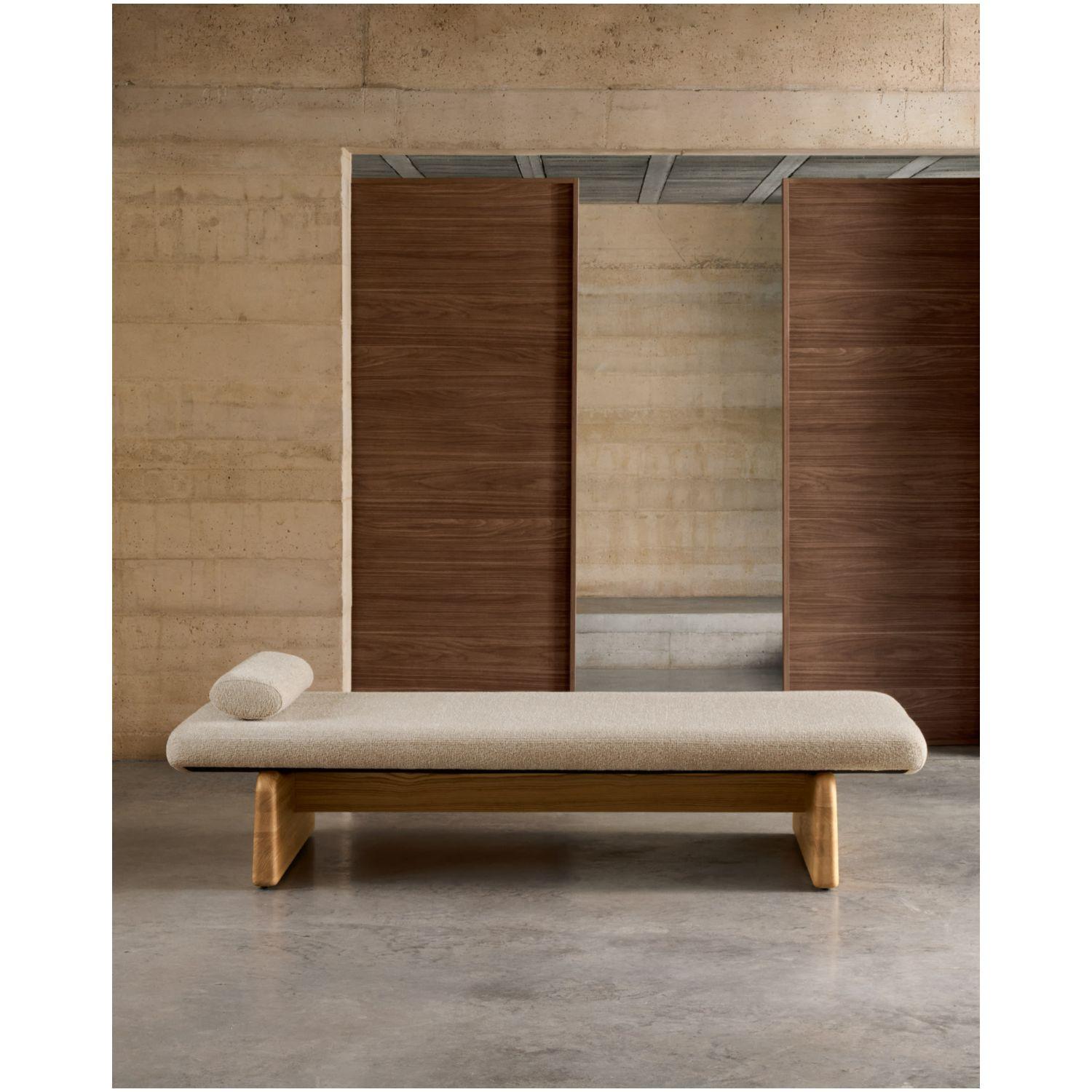 Daybed Topaz aus beigefarbenem Chenille und massivem Eschenholz mit natürlichem Finish 200