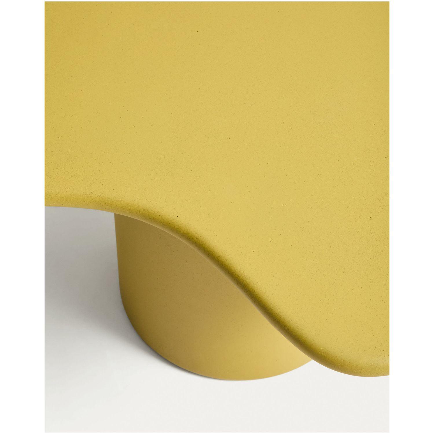 Couchtisch Macarella aus senfgelbem Zement 83x77 cm