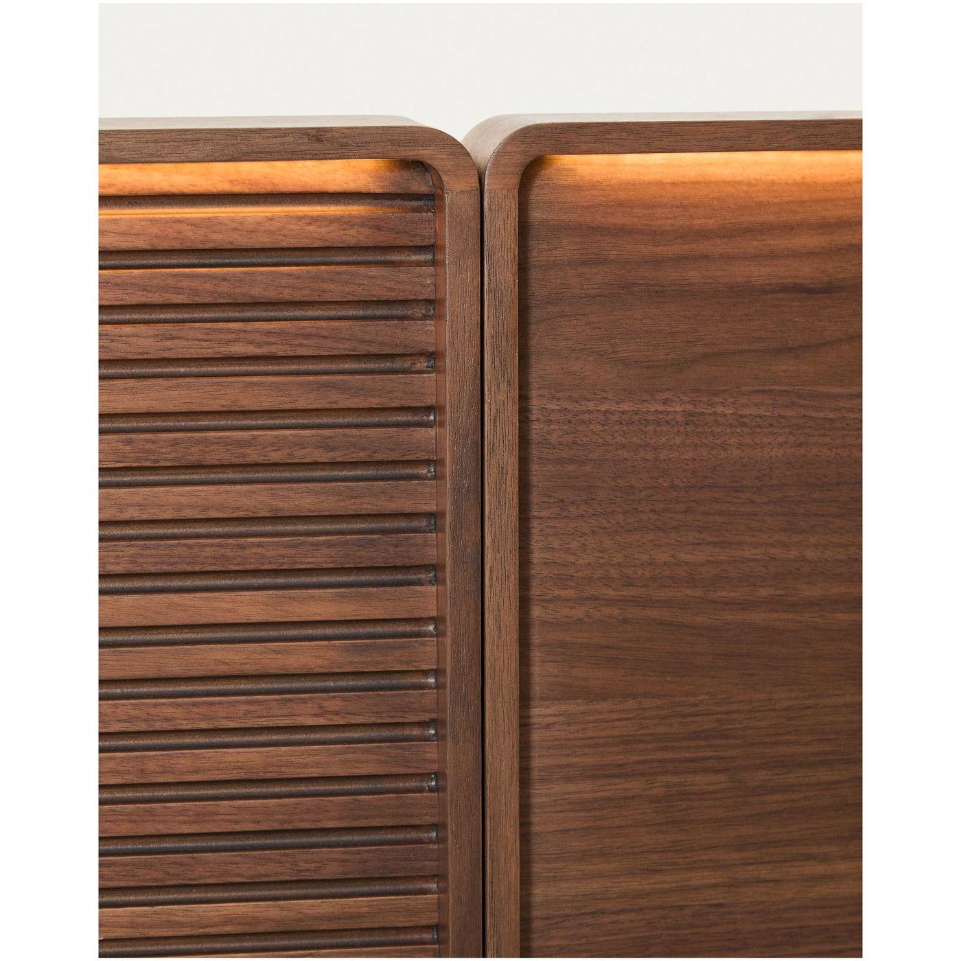 Bett Norlen mit zwei Nachttischen aus Nussbaumfurnier mit dunklem Finish für Matratzen 180