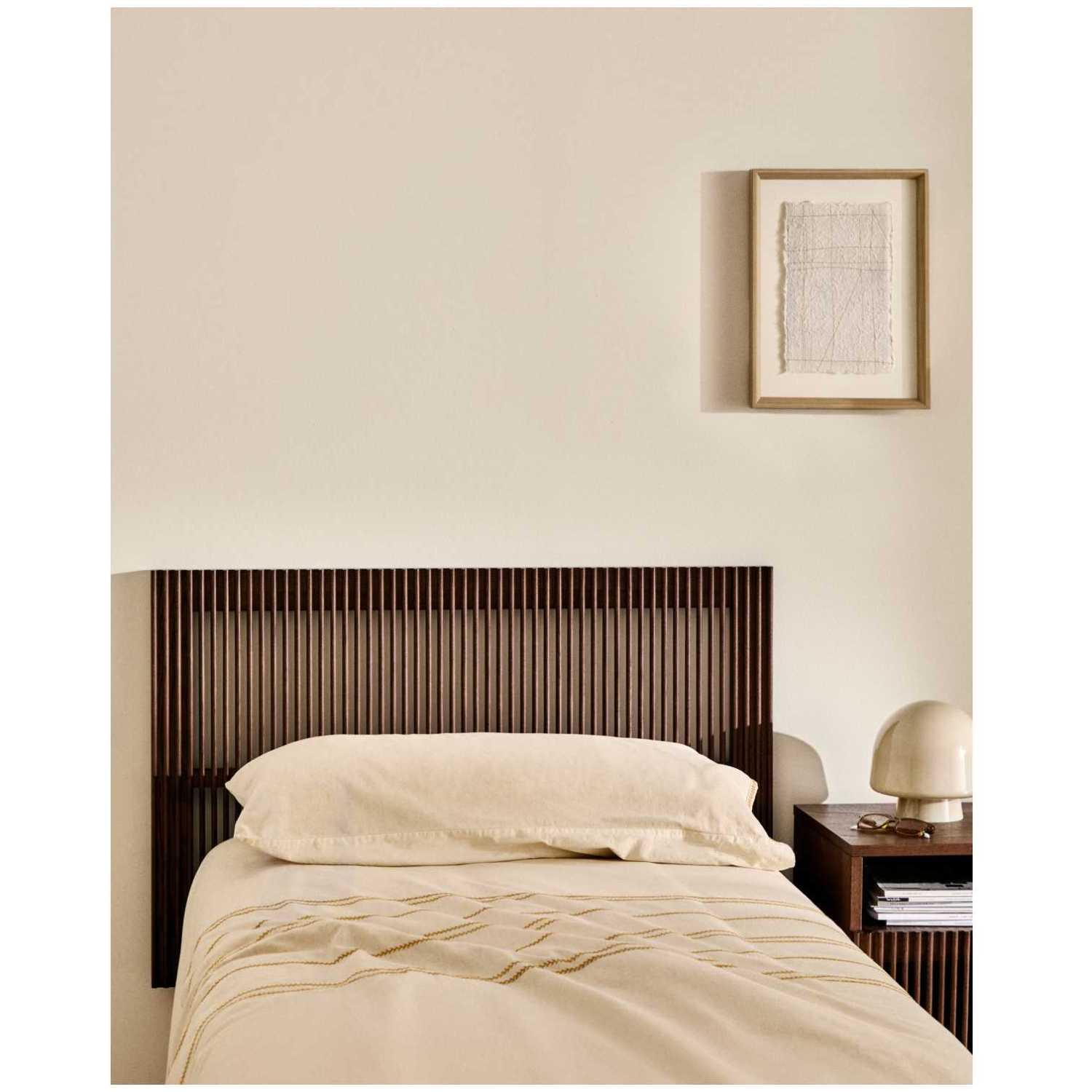 Bettkopfteil Beyla aus massivem Eschenholz mit nussbaumfarbenem Finish für 90cm Betten FSC 100%