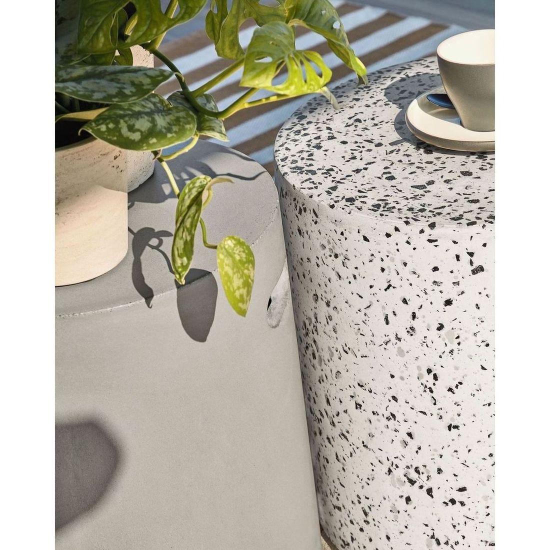 Jenell Outdoor Hocker aus Terrazzo weiss 35x35