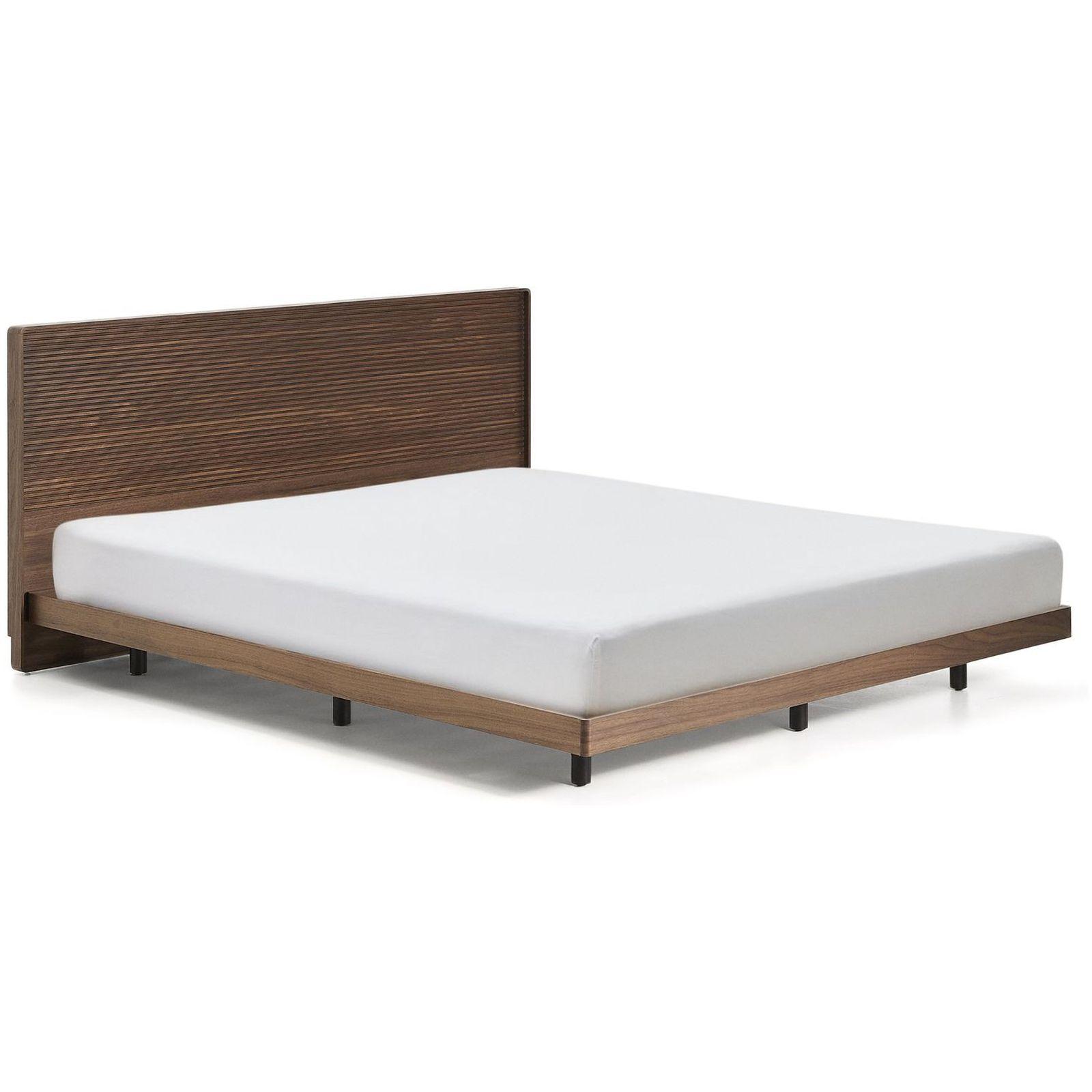 Bett Norlen aus Nussbaumfurnier mit dunklem Finish für Matratzen 180 x 200 cm FSC 100%