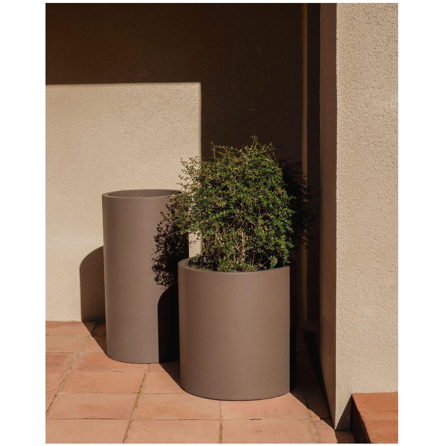 Blumentopf Aiguablava aus braunem Zement Ø 52 cm