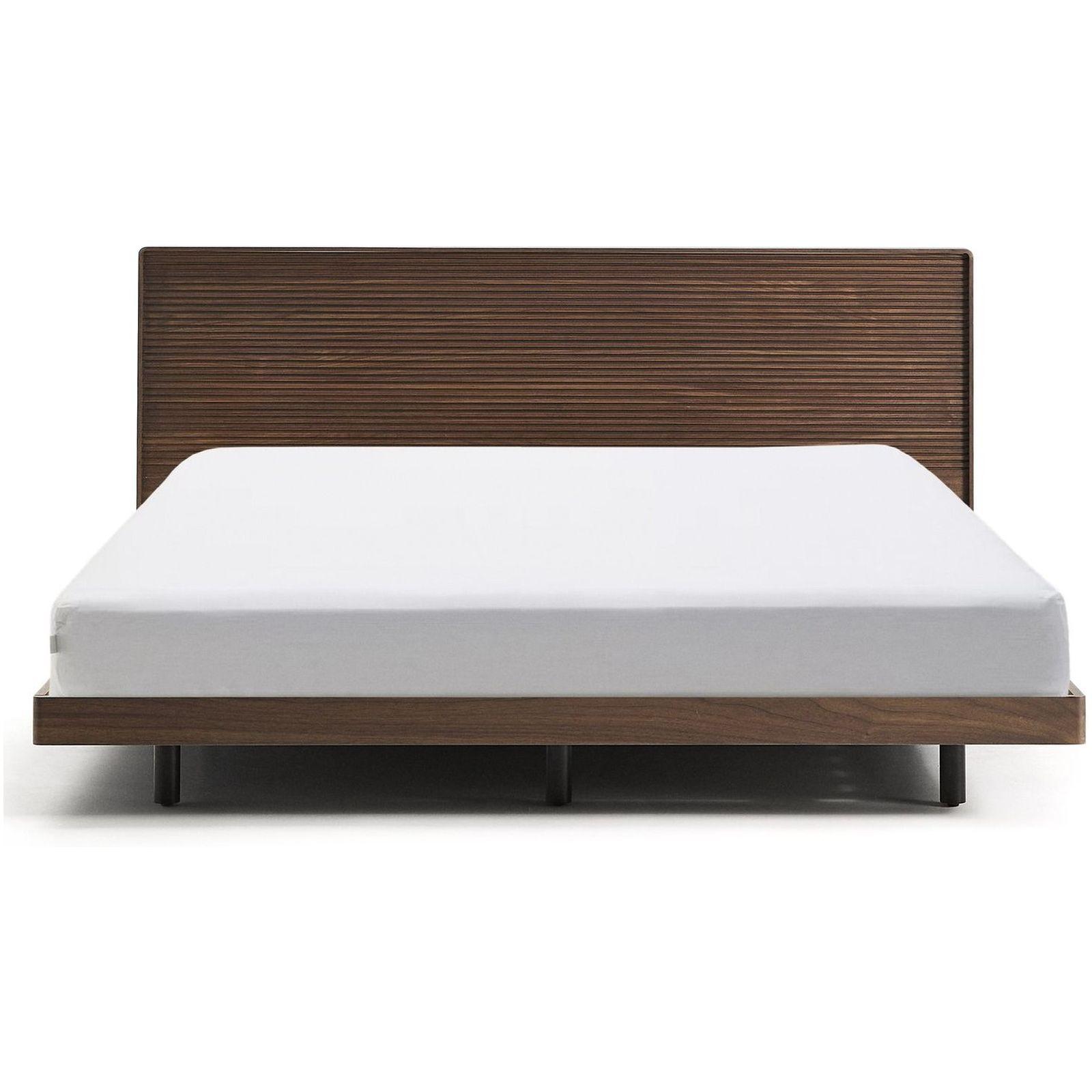 Bett Norlen aus Nussbaumfurnier mit dunklem Finish für Matratzen 180 x 200 cm FSC 100%