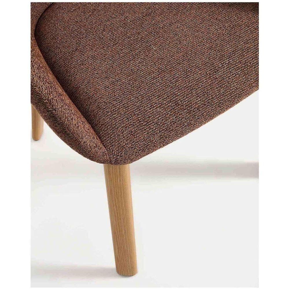 Armlehnenstuhl Meila mit terrakottafarbener Chenille und Beinen aus massivem Eschenholz mit naturfarbenem Finish