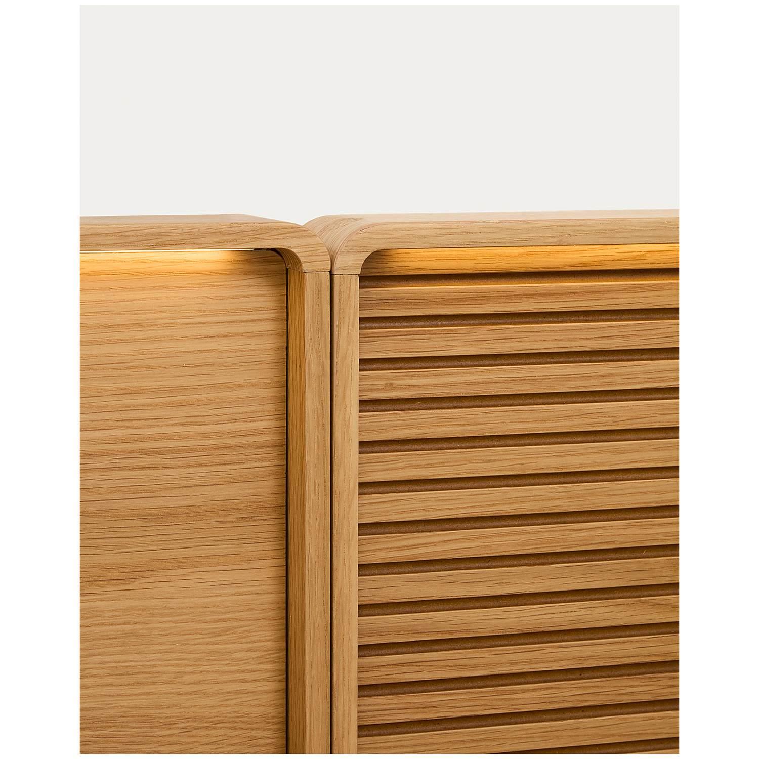 Bett Norlen mit 2 Nachttischen aus Eichenfurnier mit naturfarbenem Finish und LED-Licht für Matratzen 180x200 FSC Mix Credit