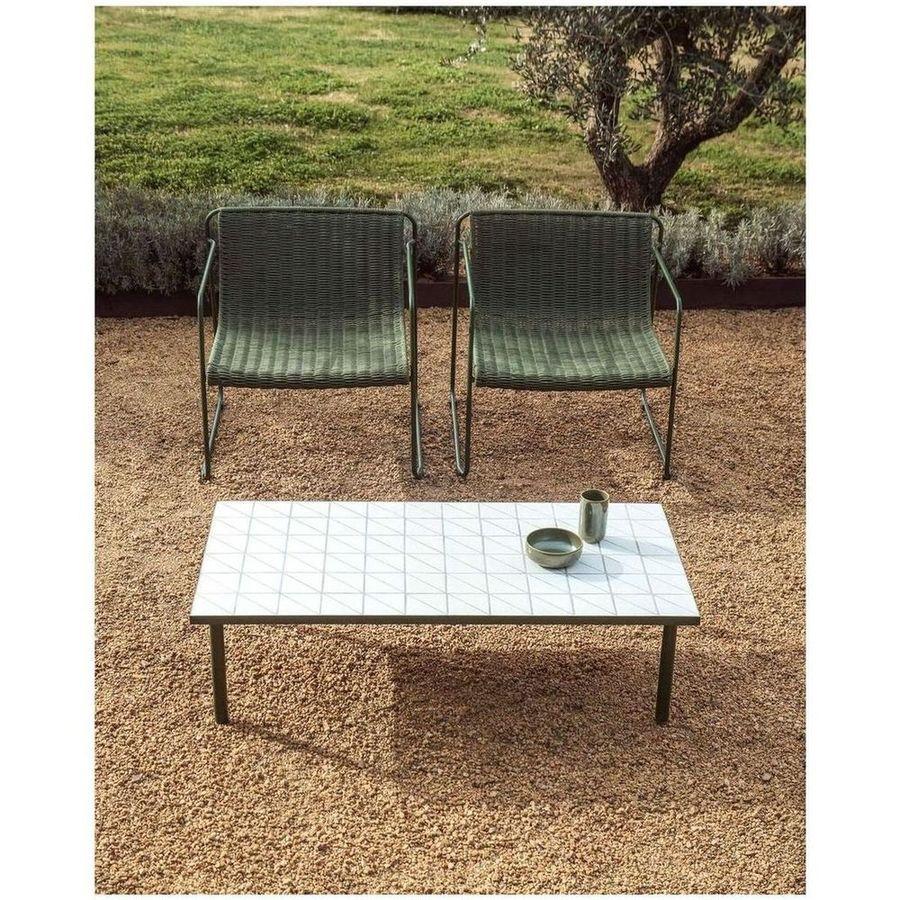 Couchtisch Maurina aus verzinktem Stahl in Grün mit ecrufarbenen Kacheln 122x61