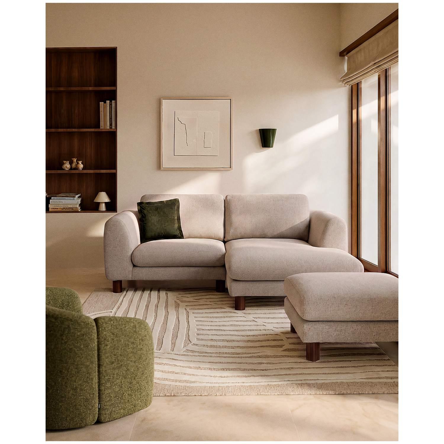 3-Sitzer Sofa Vera mit Chaiselongue links in Beige mit Beinen aus massivem Eschenholz mit Nussbaum-Finish 232x176 FSC Mix Credit