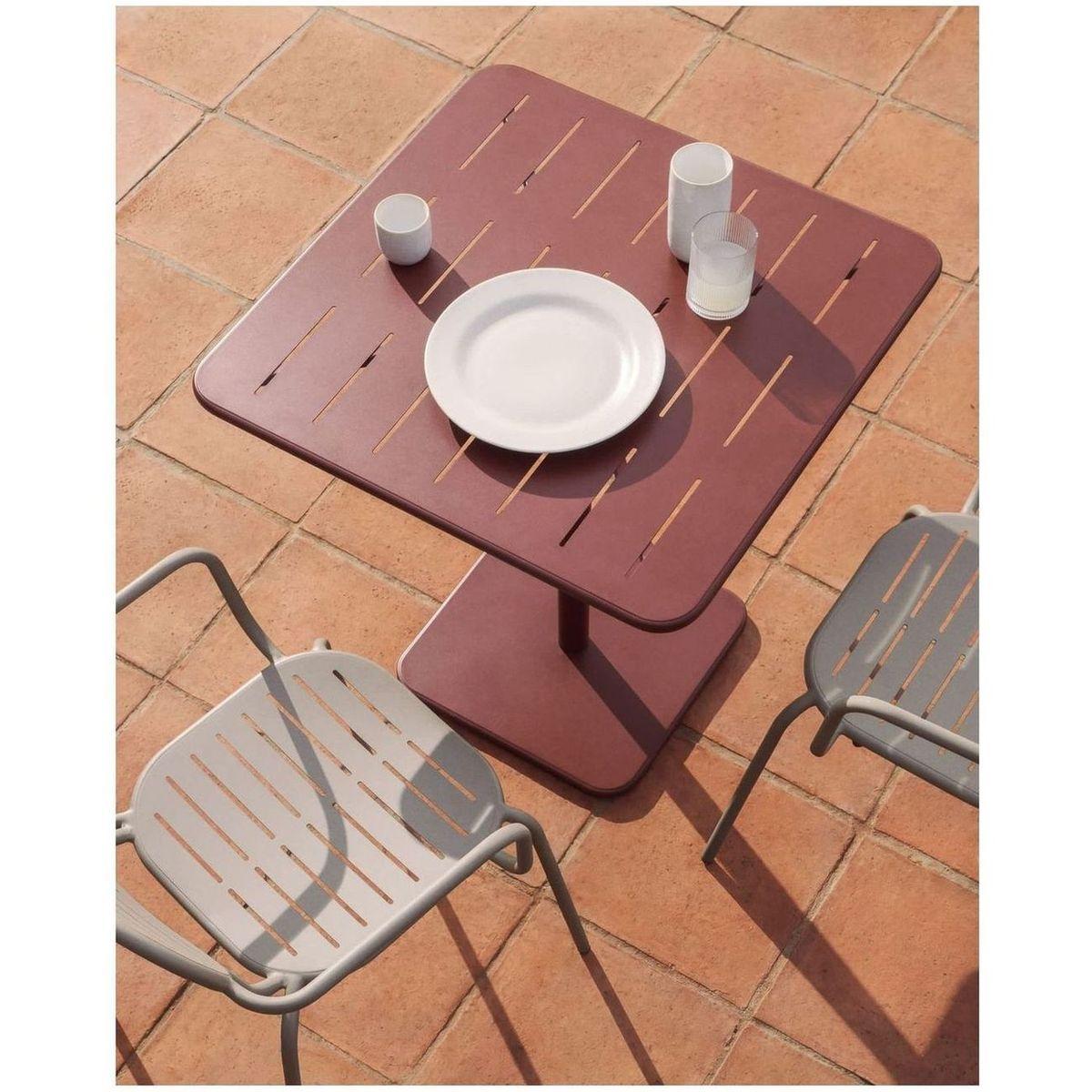 Gartentisch Bistro quadratisch Brai verzinkter Stahl granatarot 70x70