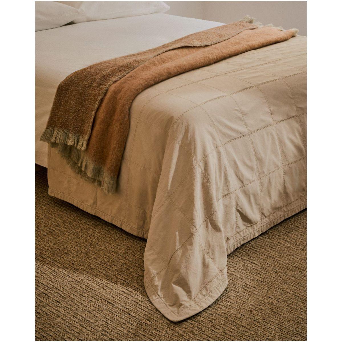 Tagesdecke Isor aus Chenille 100% Baumwolle ecru mit Karomuster für Bett von 150-160 cm