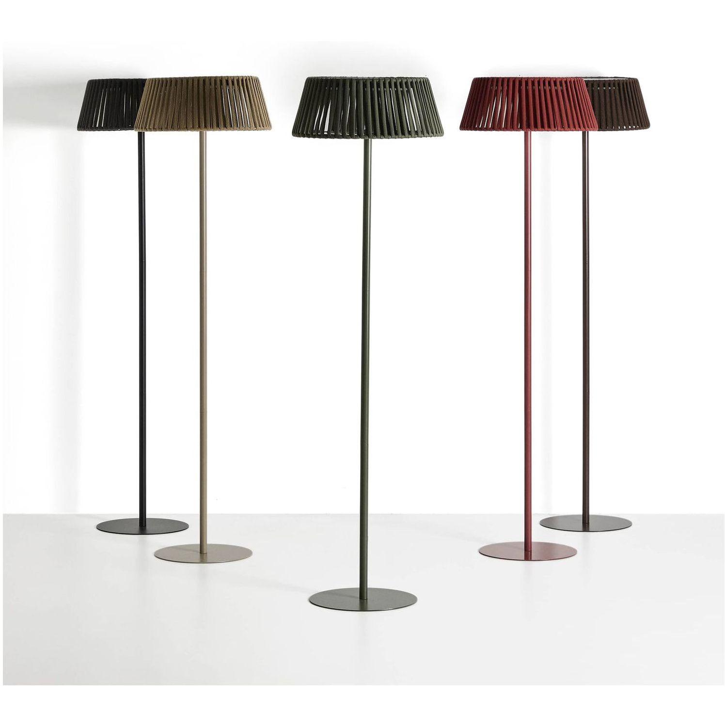 Outdoor-Solar-Stehlampe Aldet aus flachem Seil mit schwarzem Metallfuss 46x46