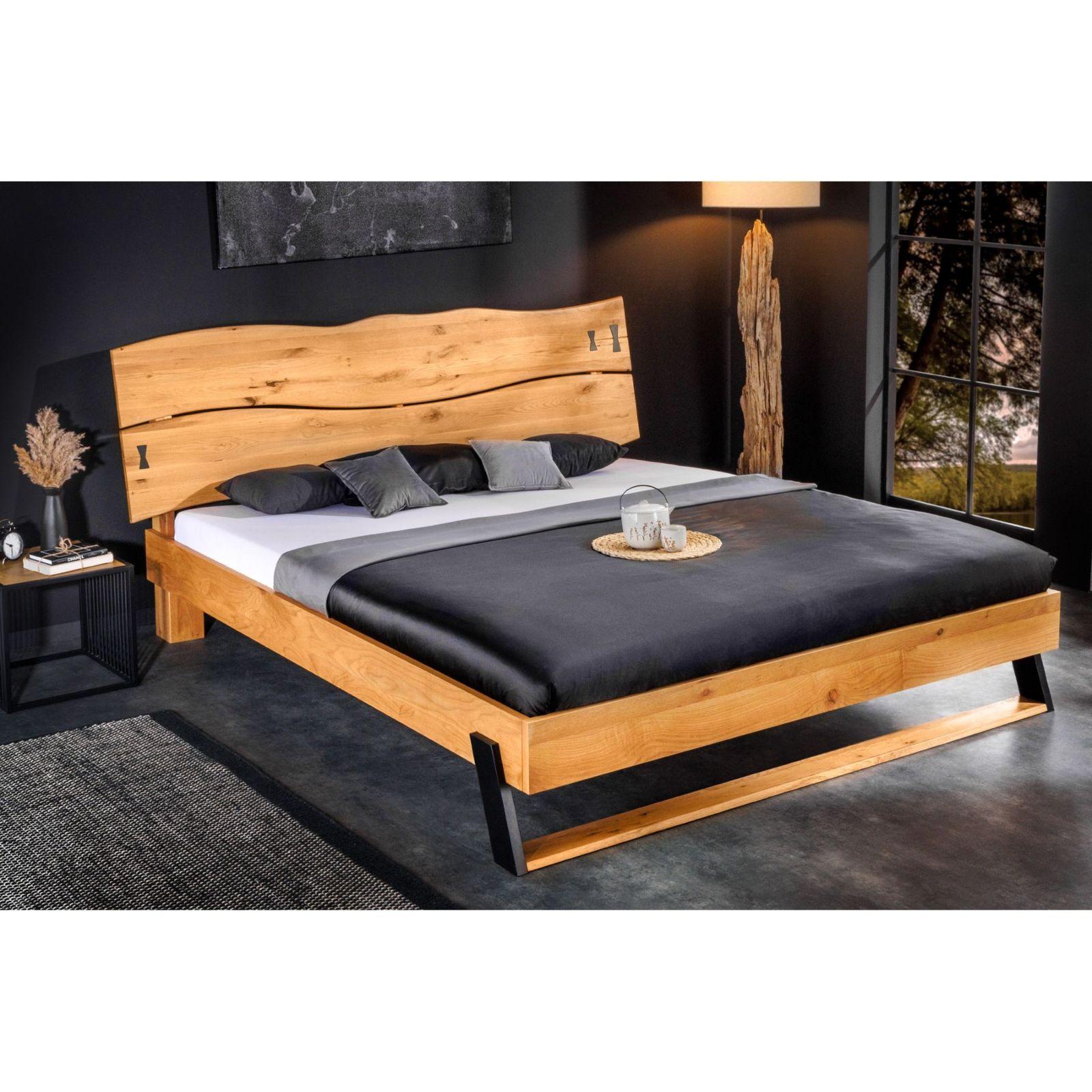 Holzbett Eiche Baumkante natur 180x200