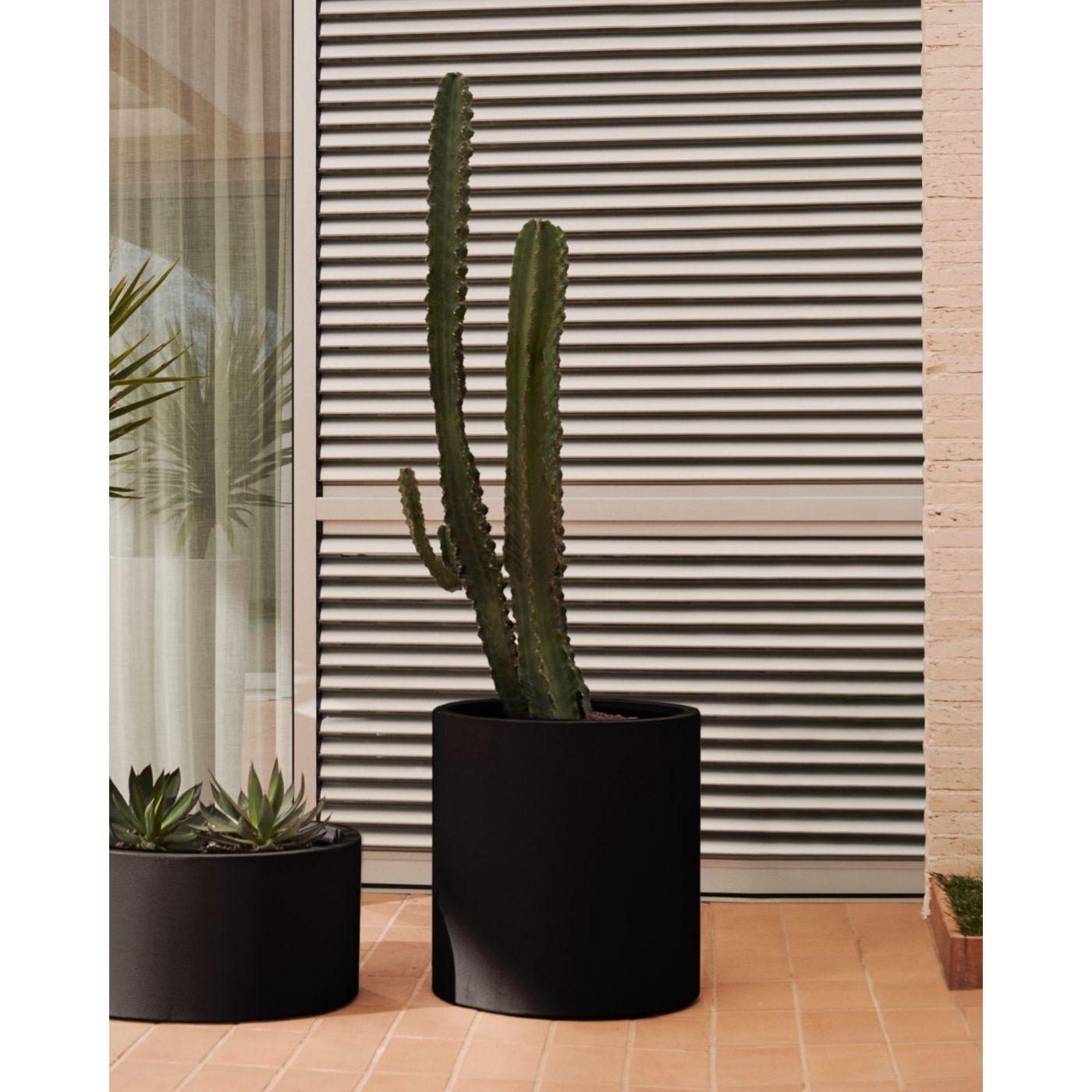 Blumentopf Aiguablava aus Zement in schwarz 52x52